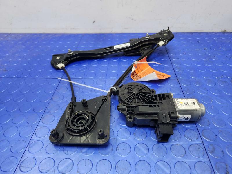 2015 Volkswagen Passat Side/Rear/Cargo Regulator