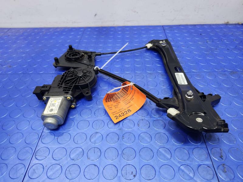2015 Volkswagen Passat Side/Rear/Cargo Regulator