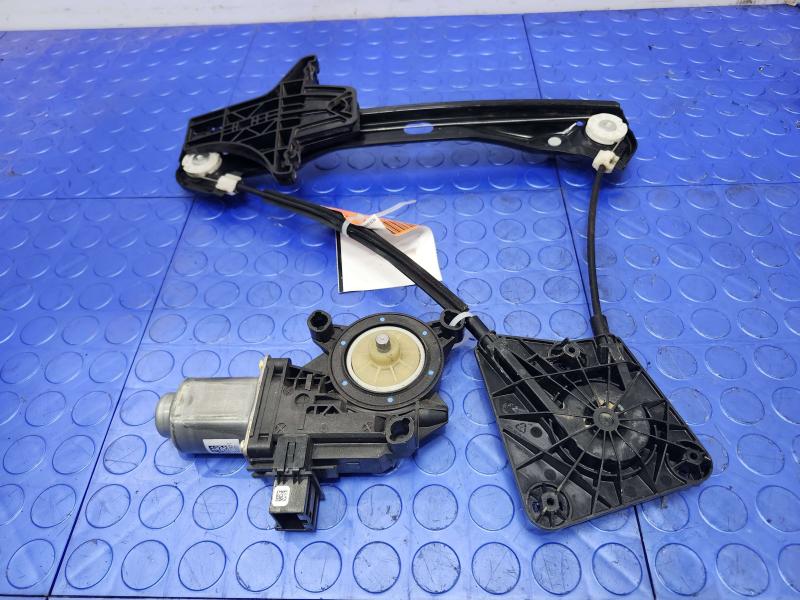 2015 Volkswagen Passat Side/Rear/Cargo Regulator