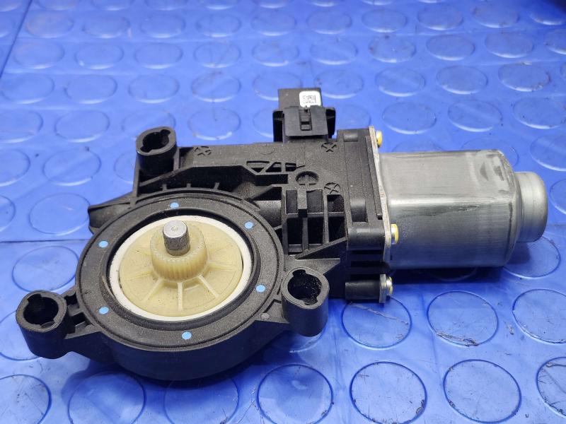2015 Volkswagen Passat Side/Rear/Cargo Regulator