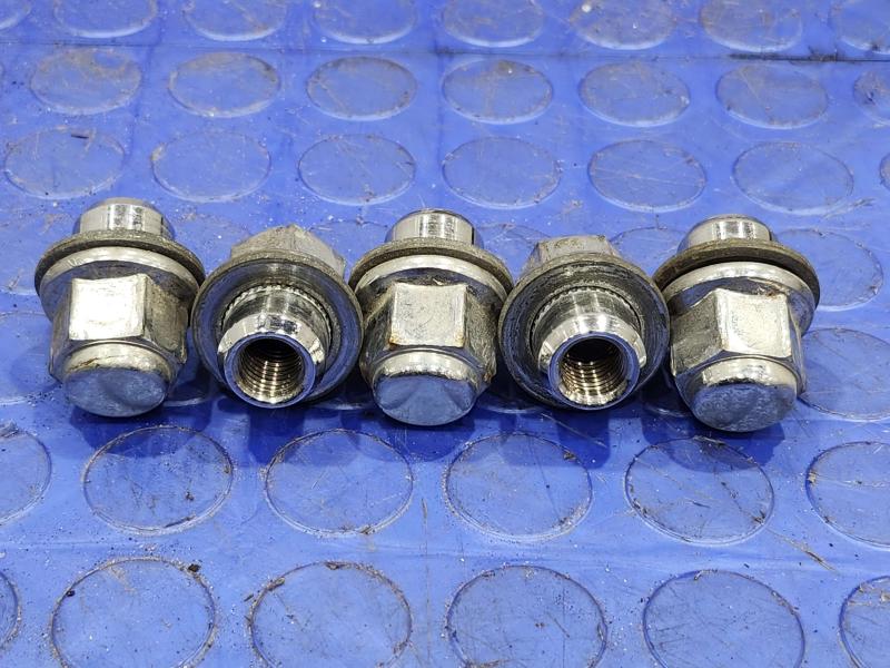 2017 Toyota Prius Lug Nuts