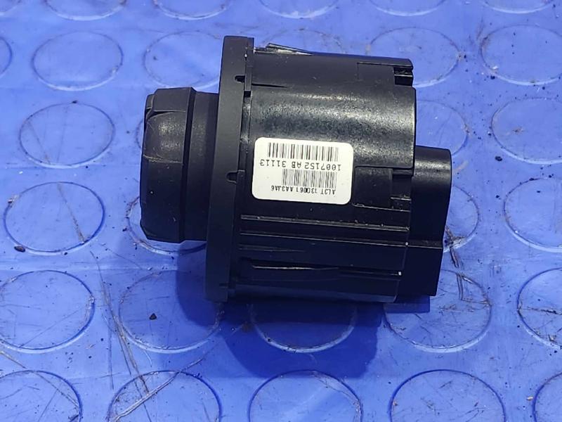 2011 Ford F-250 Super Duty Headlight Switch (Dash Mtd)