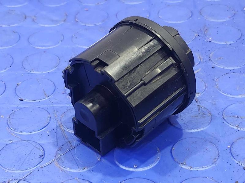 2011 Ford F-250 Super Duty Headlight Switch (Dash Mtd)