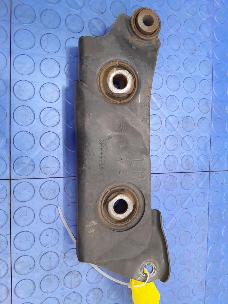 2018 Nissan Altima Lower Control Arm Rr