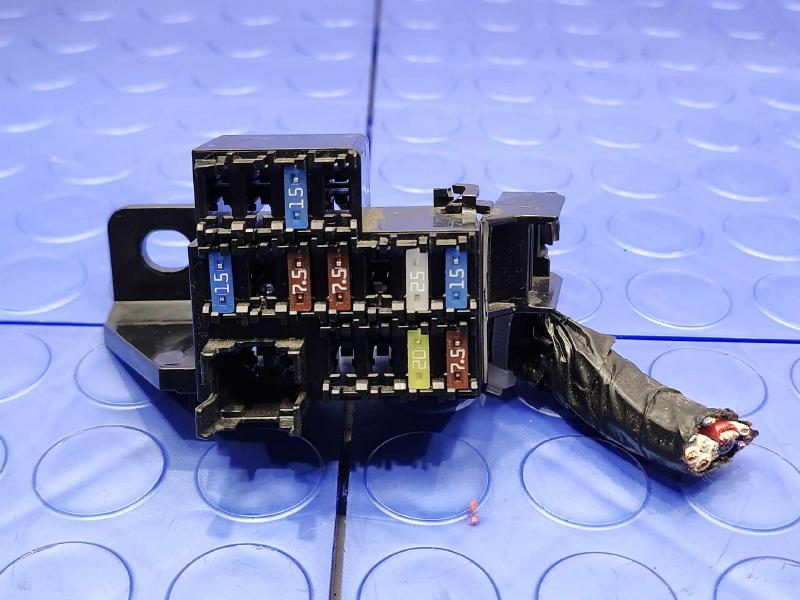 2019 Toyota Yaris Cabin Fuse Box
