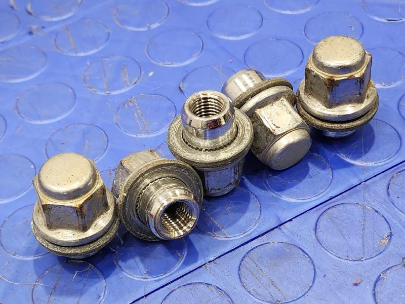 2013 Toyota Prius Lug Nuts