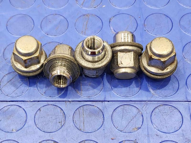 2013 Toyota Prius Lug Nuts