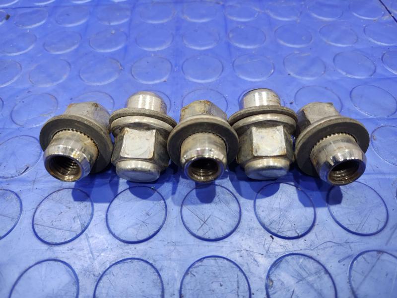 2010 Toyota Prius Lug Nuts