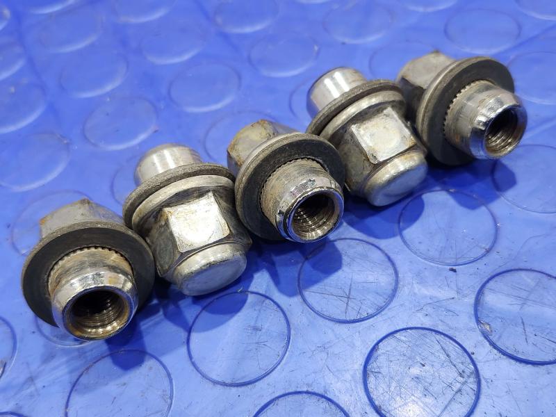 2010 Toyota Prius Lug Nuts