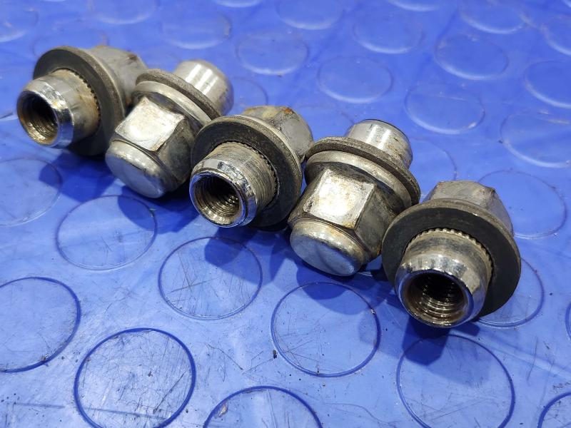 2010 Toyota Prius Lug Nuts