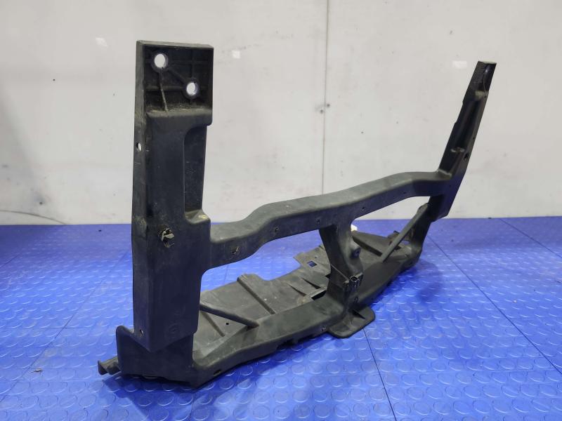 2017 Chrysler 200 Radiator Support