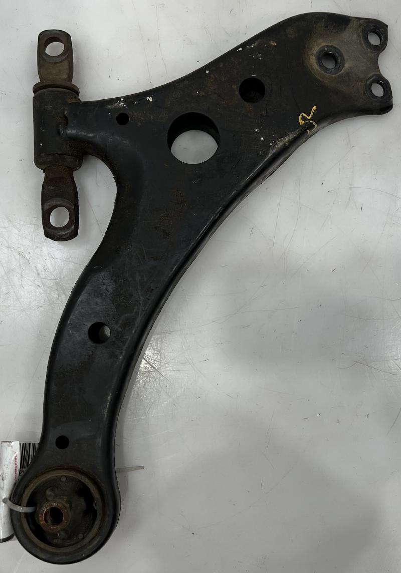 2007 - 2011 Toyota Camry Front Lower Control Arm RH Passenger Side OEM 4806806150