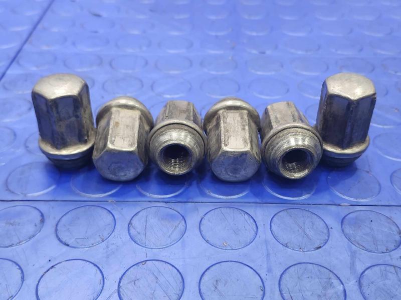 2016 Chevrolet Colorado Lug Nuts
