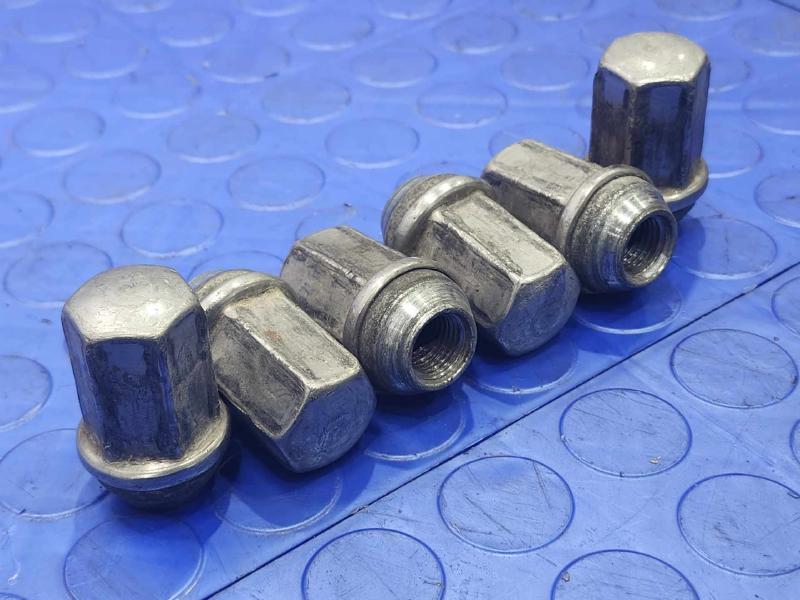 2016 Chevrolet Colorado Lug Nuts