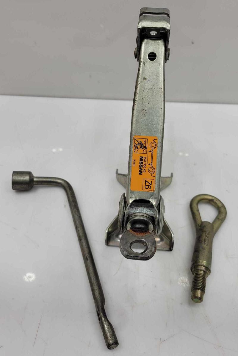 2003 - 2008 Nissan 350Z Spare Tire Tool Jack Kit Assembly OEM 99550CE86C