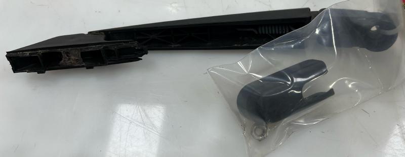 2001 - 2005 Toyota Rav4 Back Glass Wiper Arm OEM 8524142040