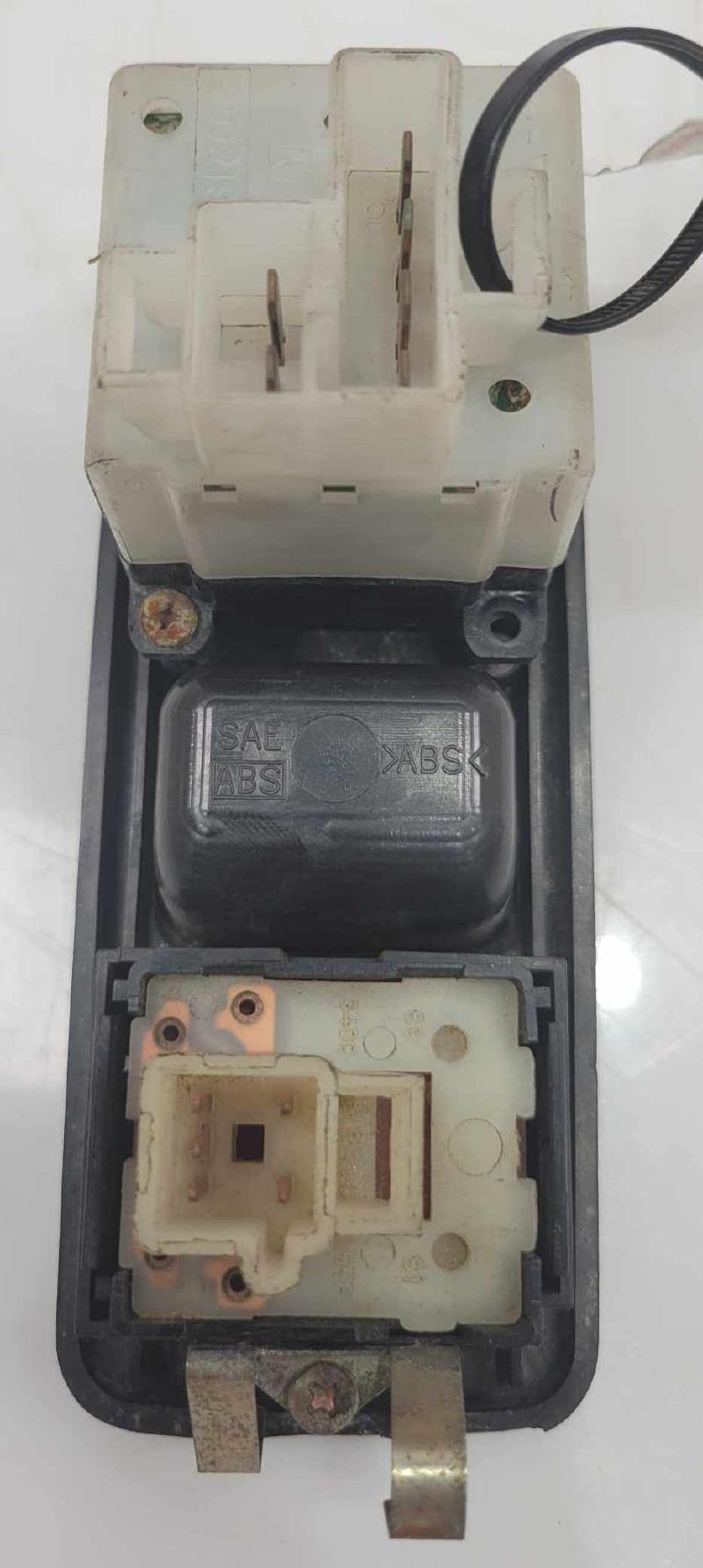 1999 Saturn Cpe Door Switch Front