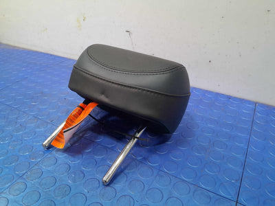 2015 Chrysler 200 Headrest