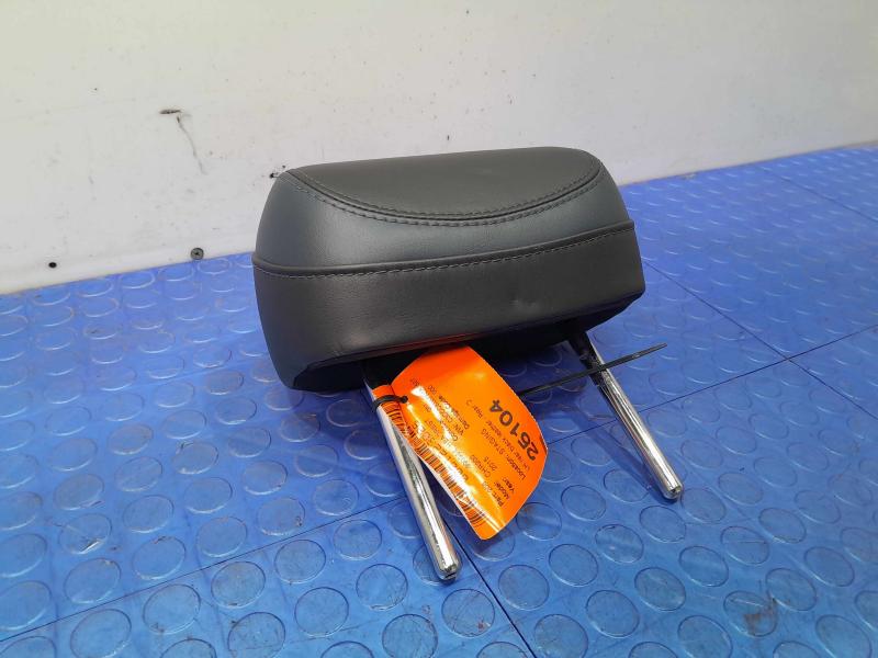 2015 Chrysler 200 Headrest
