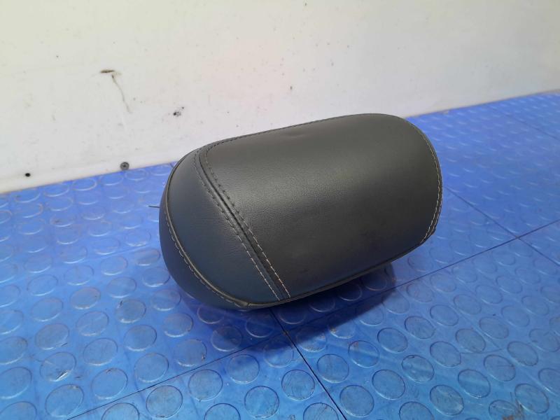 2015 Chrysler 200 Headrest