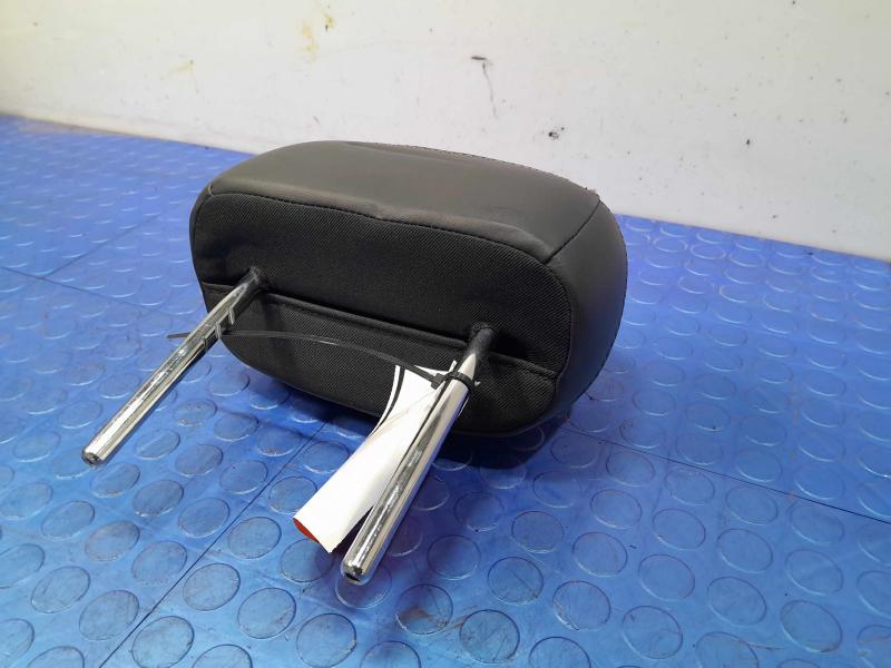 2015 Chrysler 200 Headrest