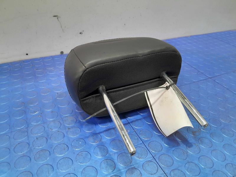 2015 Chrysler 200 Headrest
