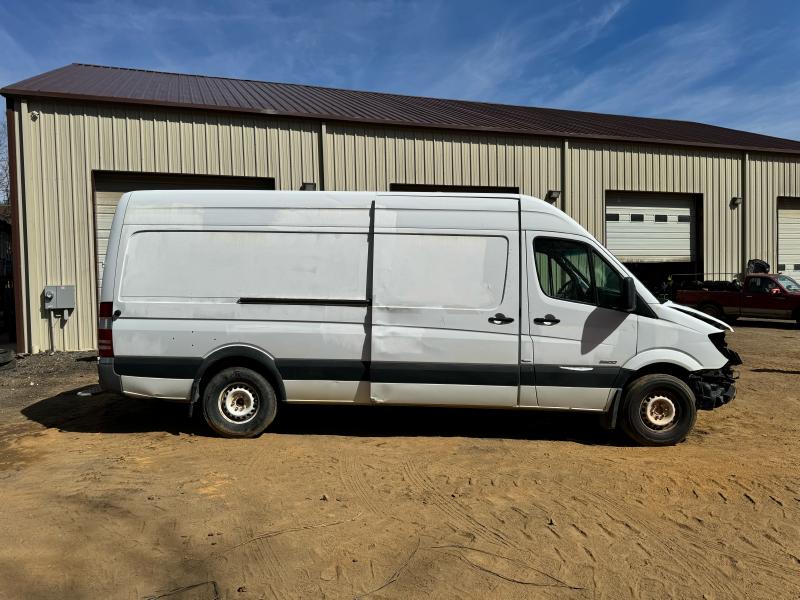 2014 Mercedes Sprinter Front Door Regulator