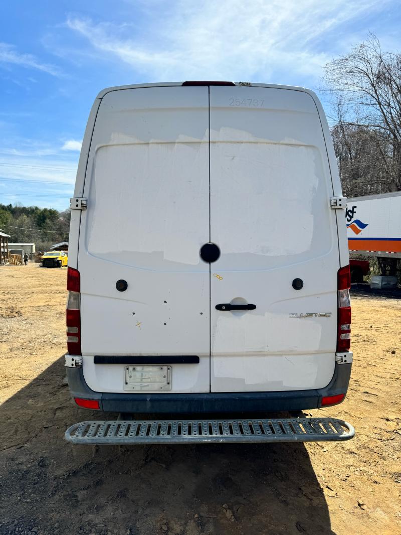 2014 Mercedes Sprinter Front Door Regulator