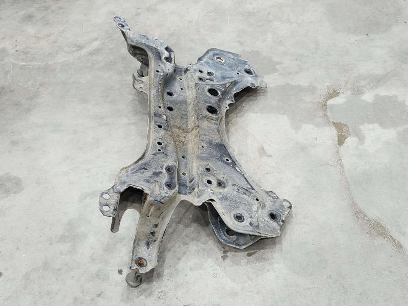 2014 Toyota Prius Crossmember/Cradle/Undercarria