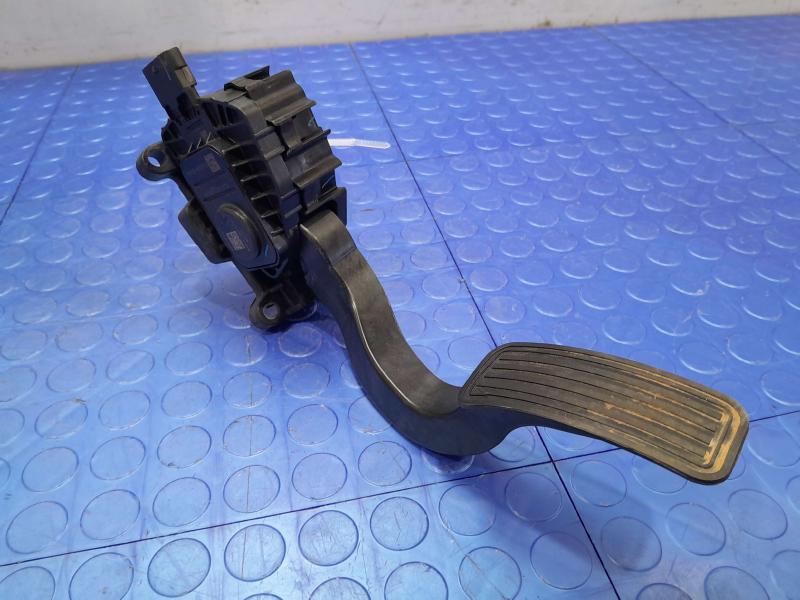 2017-2023 Tesla Model 3 Accelerator Pedal Assembly Genuine OEM 1044691-00-D