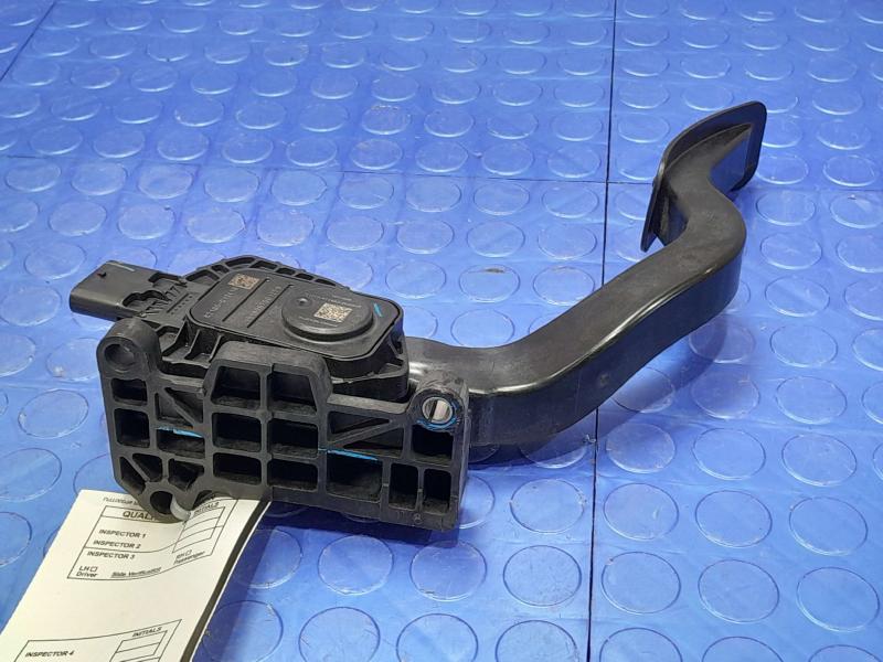 2017-2023 Tesla Model 3 Accelerator Pedal Assembly Genuine OEM 1044691-00-D