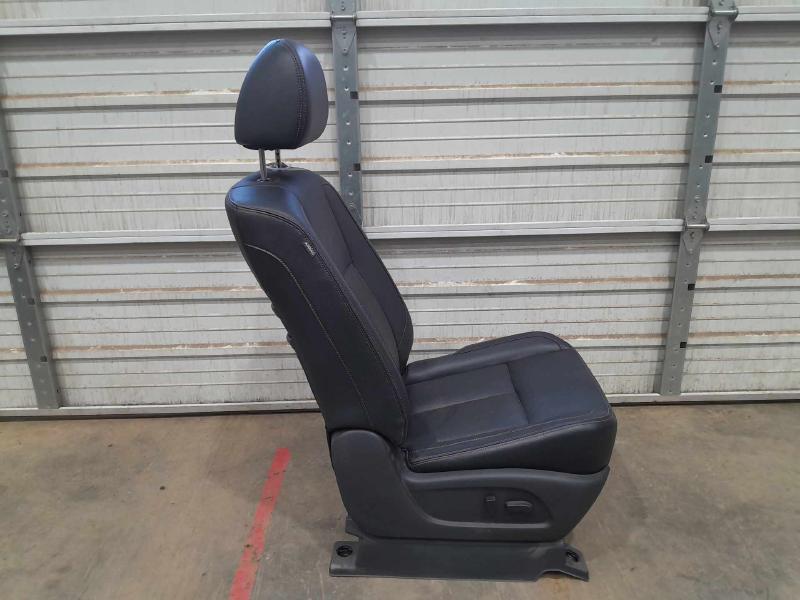2019 Nissan Titan Front Seat