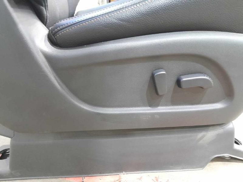 2019 Nissan Titan Front Seat