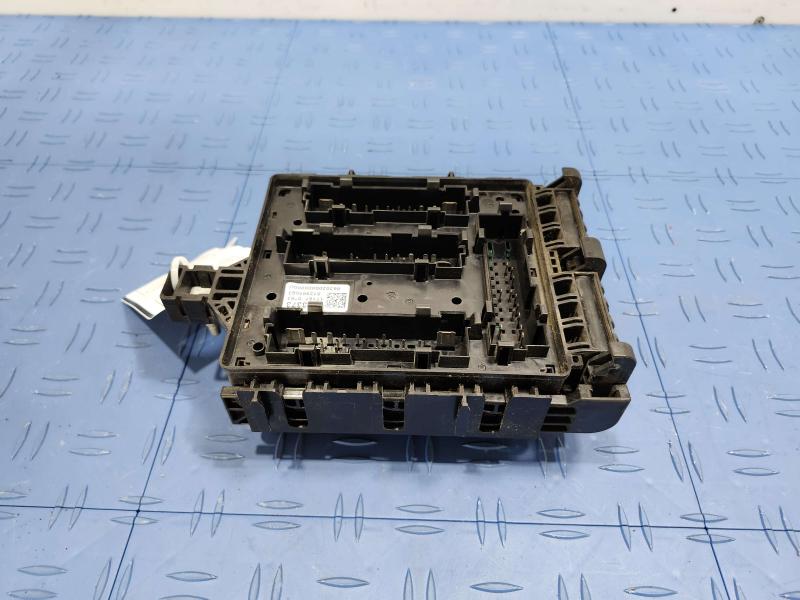 2017 GMC Acadia OEM Engine Fuse Box Relay Junction Block Genuine 84003373