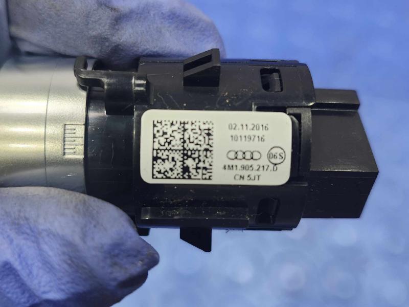 2017-2019 Audi Q7 Keyless Ignition Start Stop Switch with FOBs OEM 4M1905217D