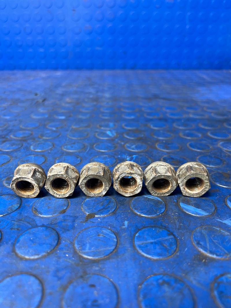 2000 GMC Sierra 1500 Lug Nuts