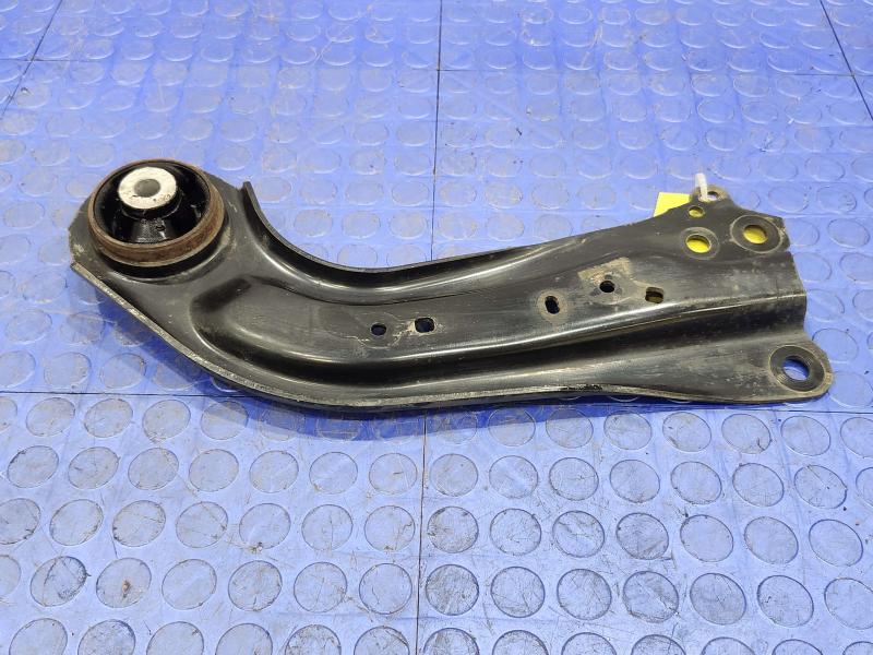 2017 Toyota Prius Lower Control Arm Rr