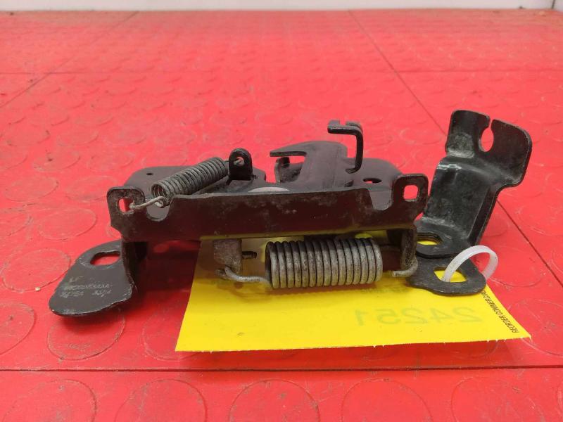2016 Chrysler 200 Hood Latch