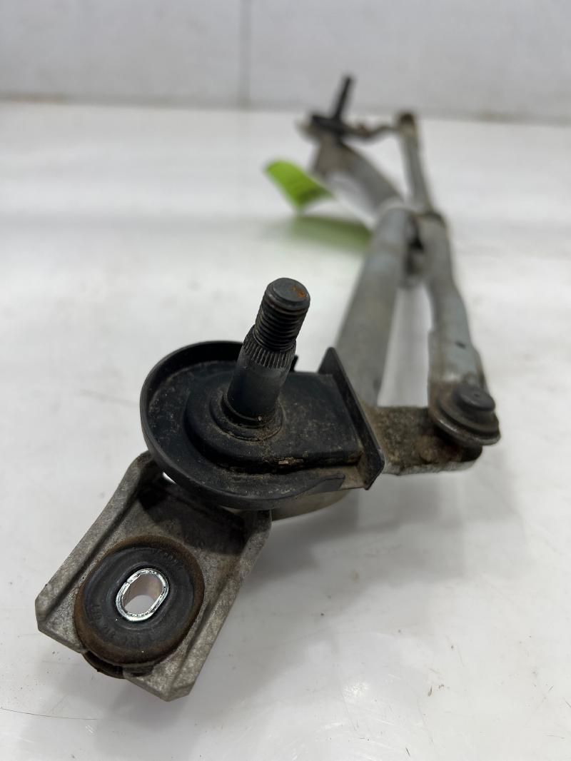 2012 - 2017 Hyundai Veloster Windshield Wiper Linkage Transmission OEM 981202V000