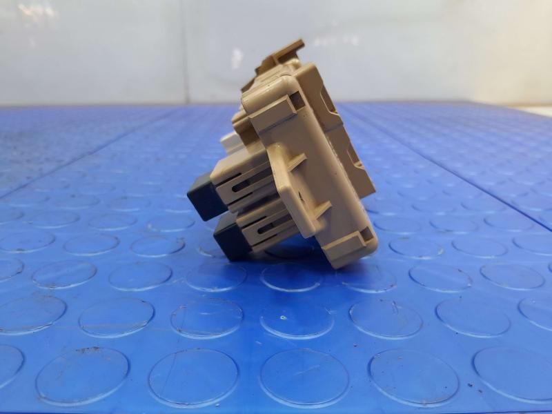 2002-2004 Subaru Impreza Junction Block Fuse Relay Box OEM 82201FE000