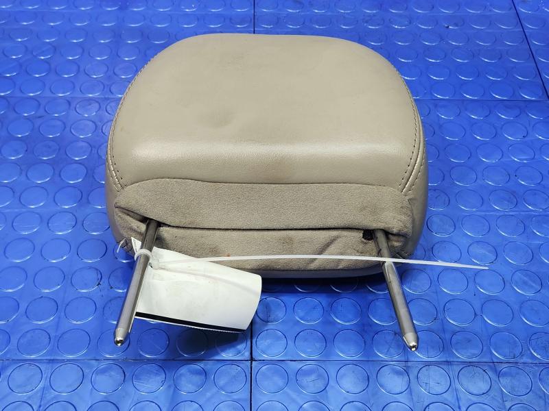 2003 Lincoln Town Car Headrest