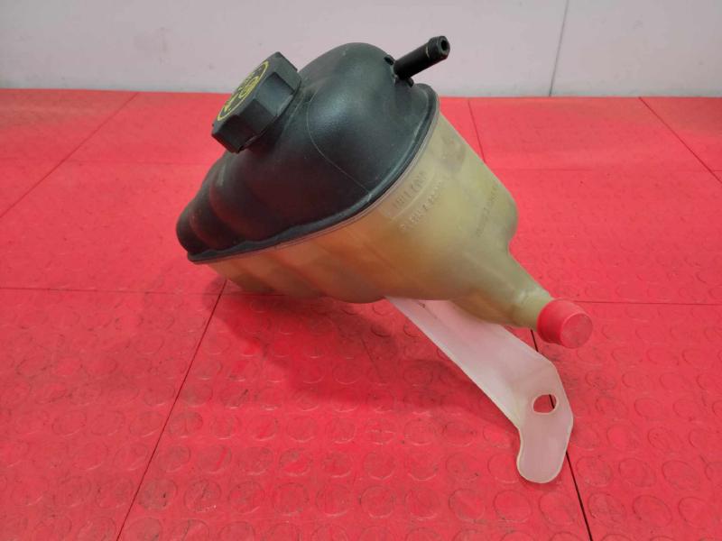 2013 GMC Yukon Coolant Recovery Bottle
