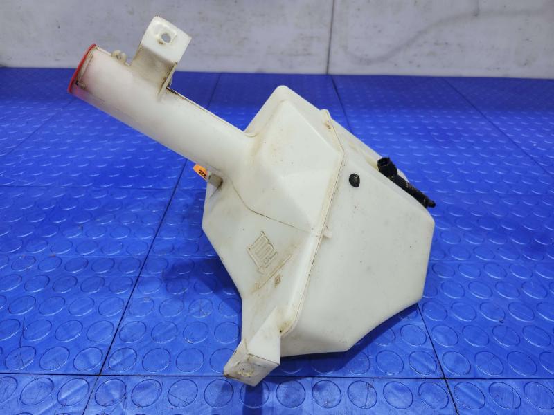 2005 Ford F-350 Super Duty Washer Bottle