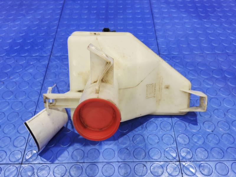 2005 Ford F-350 Super Duty Washer Bottle