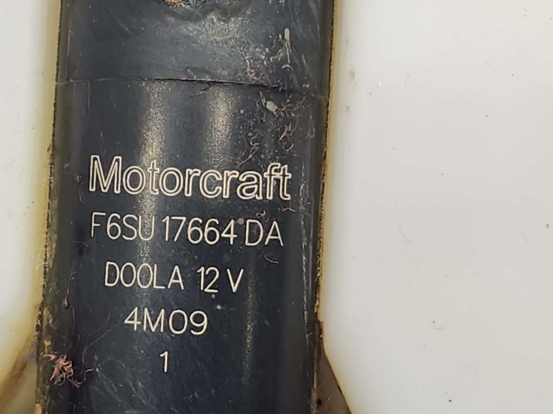 2005 Ford F-350 Super Duty Washer Bottle