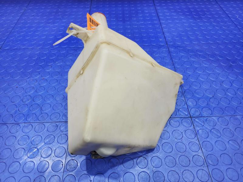 2005 Ford F-350 Super Duty Washer Bottle