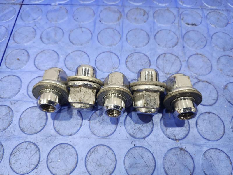 2017 Toyota Prius Lug Nuts