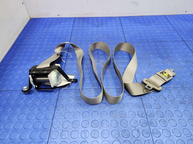 2016 Kia Sedona Rear Seat Belt
