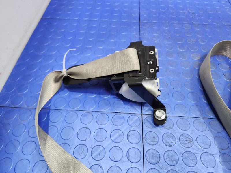 2016 Kia Sedona Rear Seat Belt