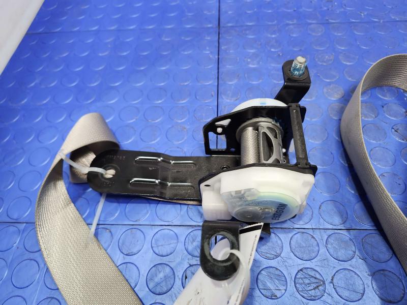2016 Kia Sedona Rear Seat Belt